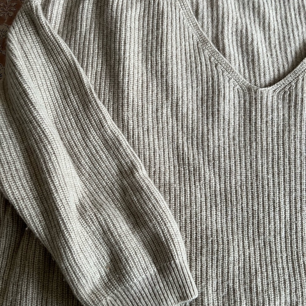 Jenni Kayne V-Neck Cashmere/Wool Ribbed Sweater